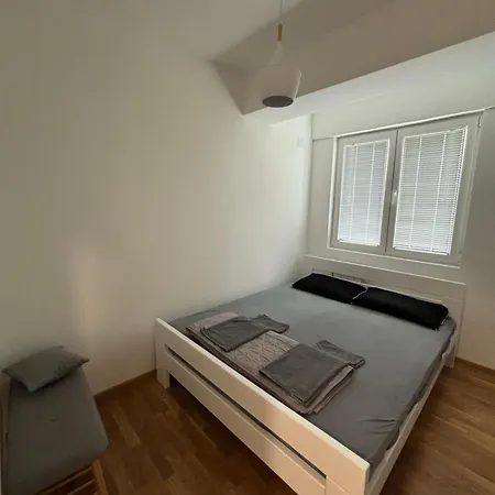 Lux 1 *